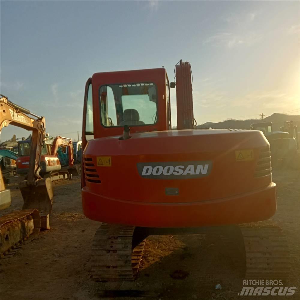 Doosan DH70 Kāpurķēžu ekskavatori