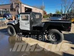  HMMWV M998 Vieglais kravas automobilis/izkraušana no sāniem