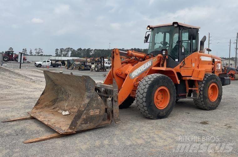 Doosan DL220-3 Iekrāvēji uz riteņiem