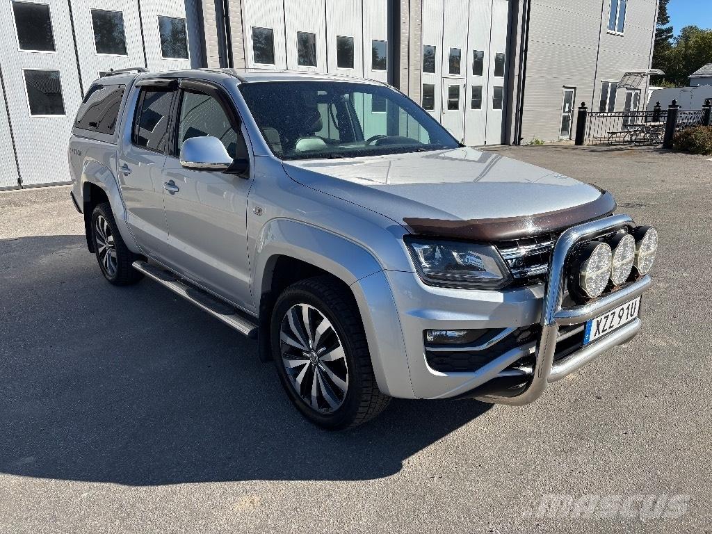 Volkswagen Amarok Vieglais kravas automobilis/izkraušana no sāniem