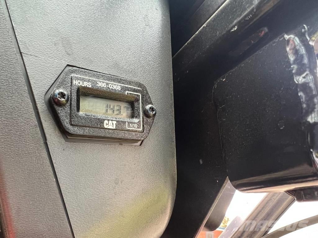 CAT 216 B 3 Lietoti riteņu kompaktiekrāvēji