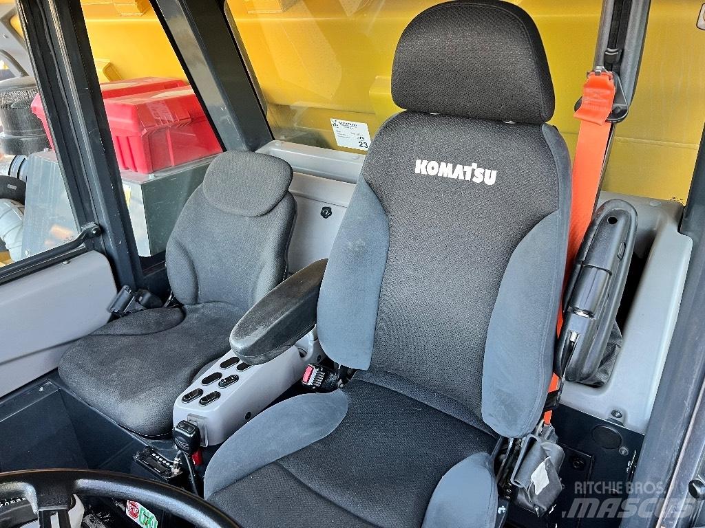 Komatsu 605-8 Karjeras kravas automašīnas
