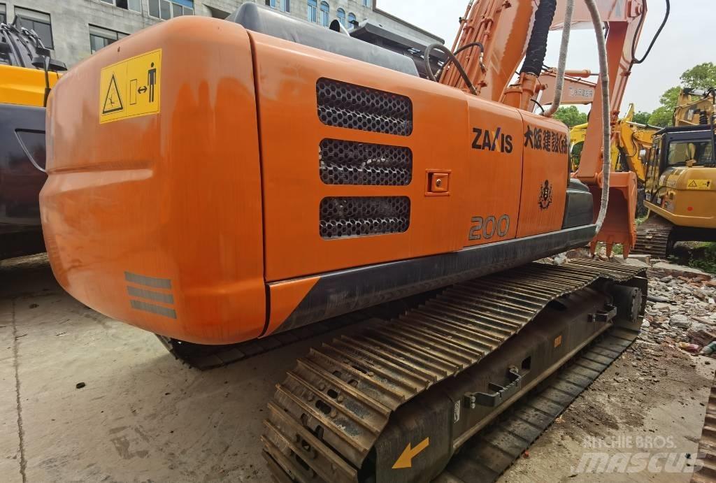 Hitachi ZX 200 Kāpurķēžu ekskavatori