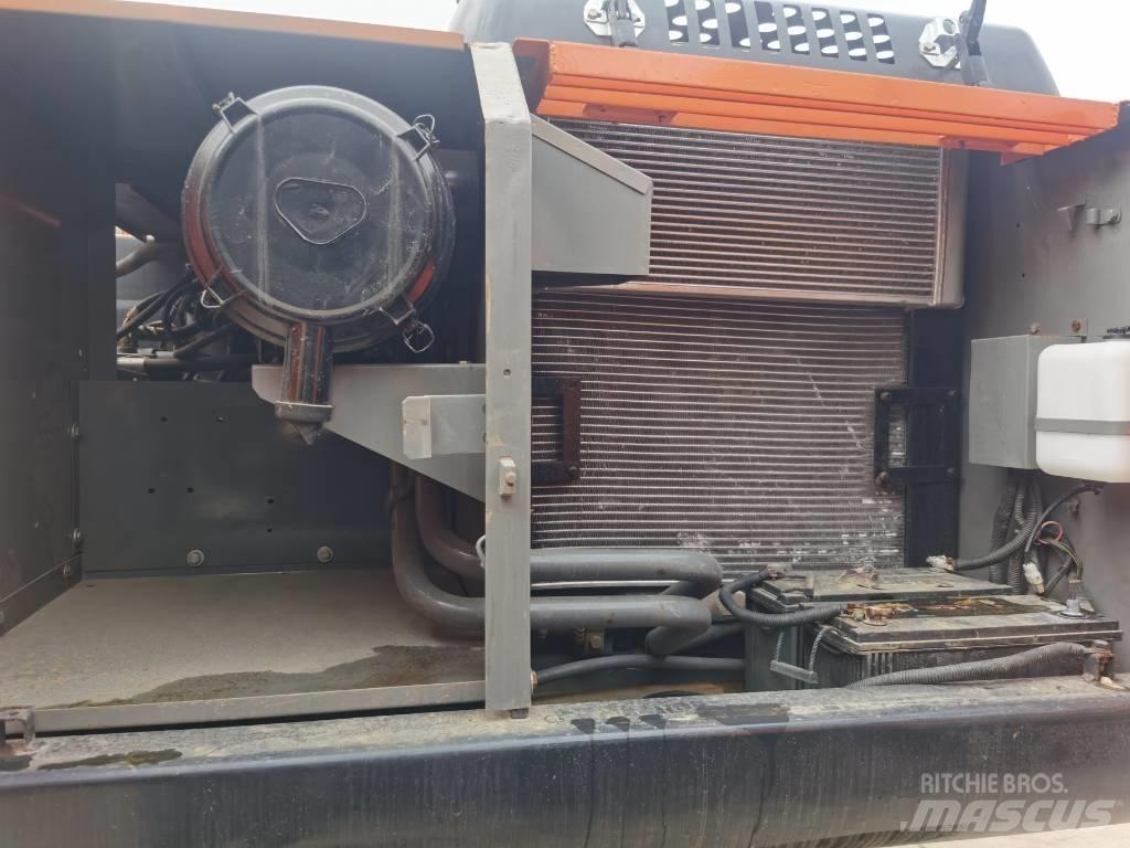 Hitachi ZX 200 Kāpurķēžu ekskavatori