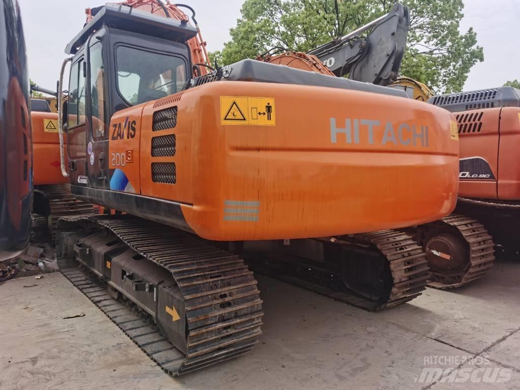 Hitachi ZX 200 Kāpurķēžu ekskavatori