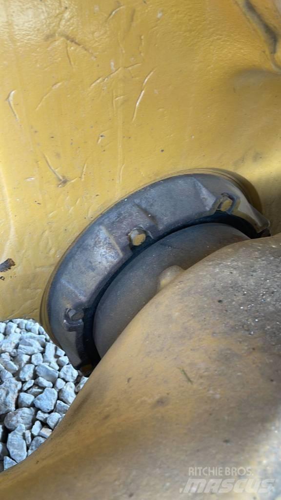 CAT D 9 N Kāpurķēžu buldozeri