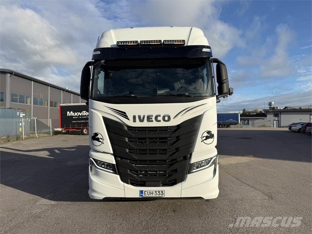 Iveco AS280 6X2 Treileri ar āķi