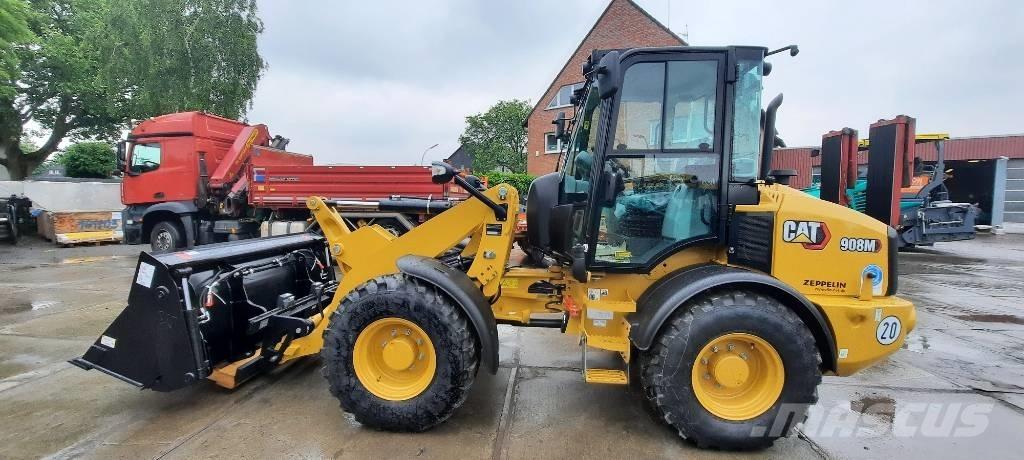 CAT 908M Iekrāvēji uz riteņiem