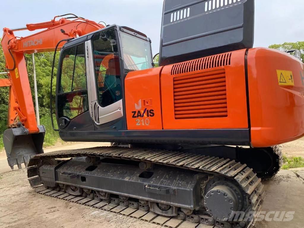 Hitachi ZX 210 Kāpurķēžu ekskavatori
