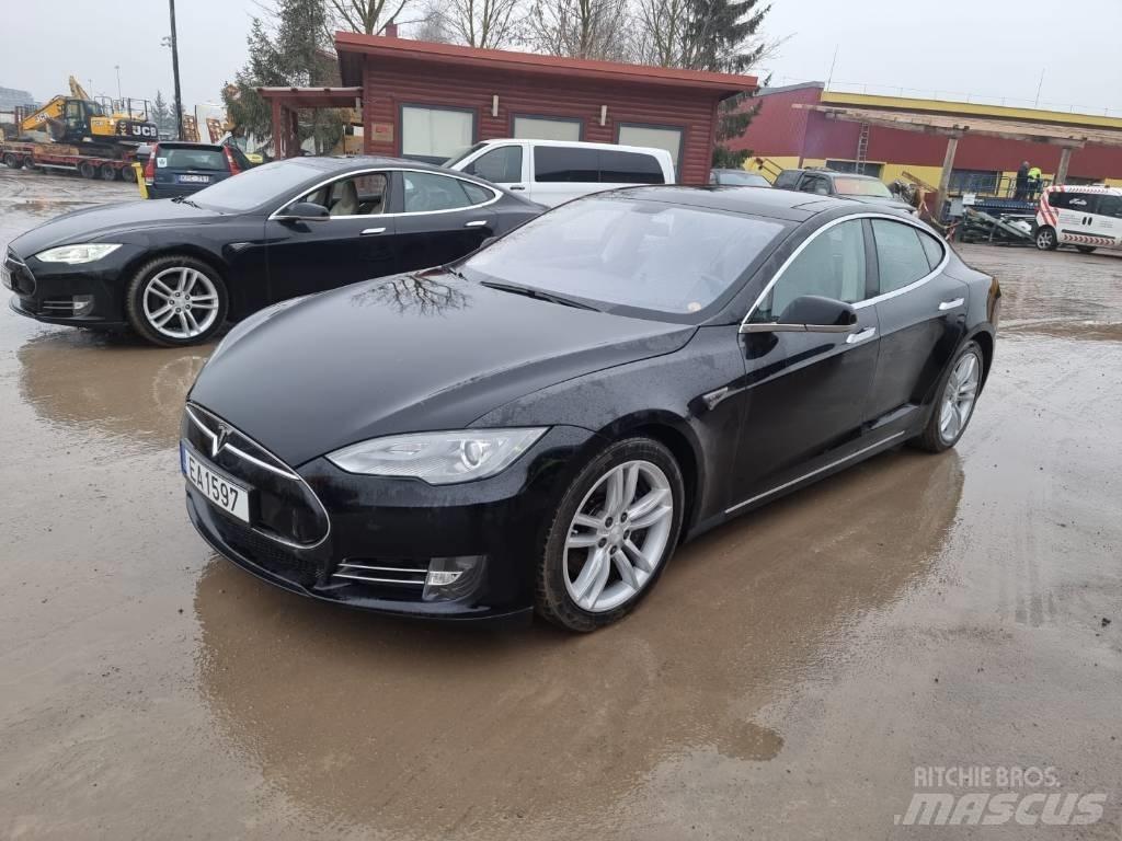 Tesla Model S P85D Automašīnas