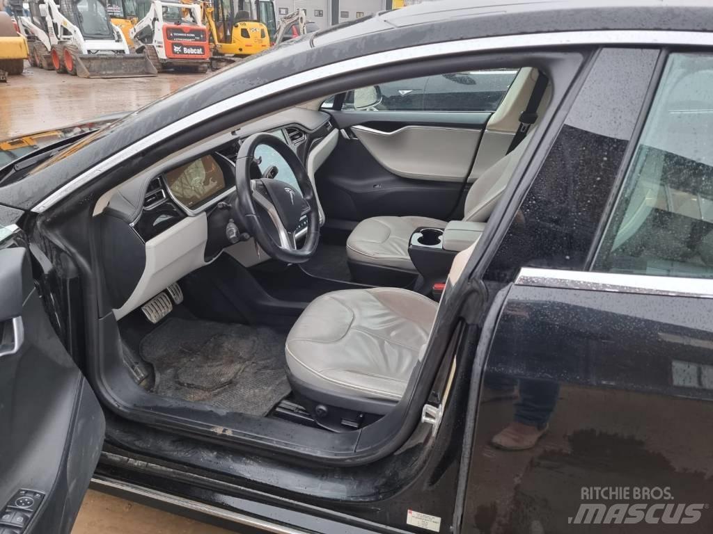 Tesla Model S P85D Automašīnas