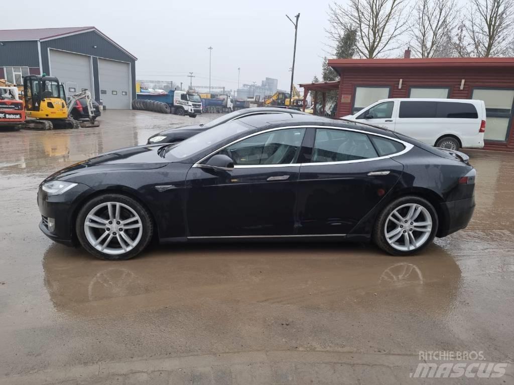 Tesla Model S P85D Automašīnas