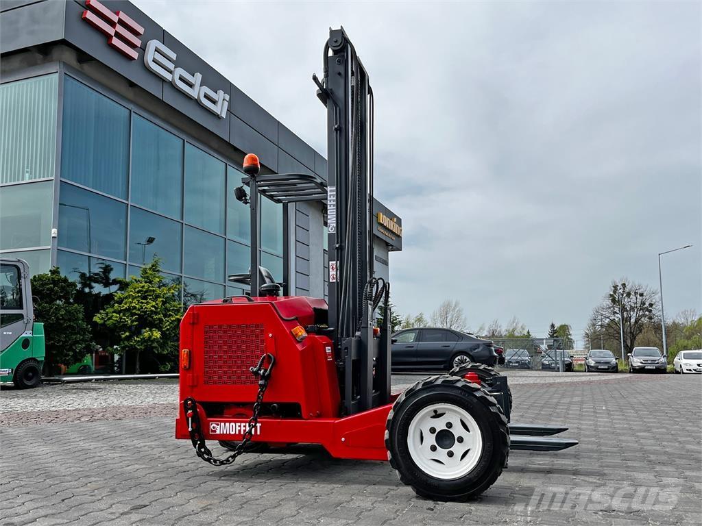 Moffett M3 20.4 Kravas mašīnām piestiprināmie pacēlāji