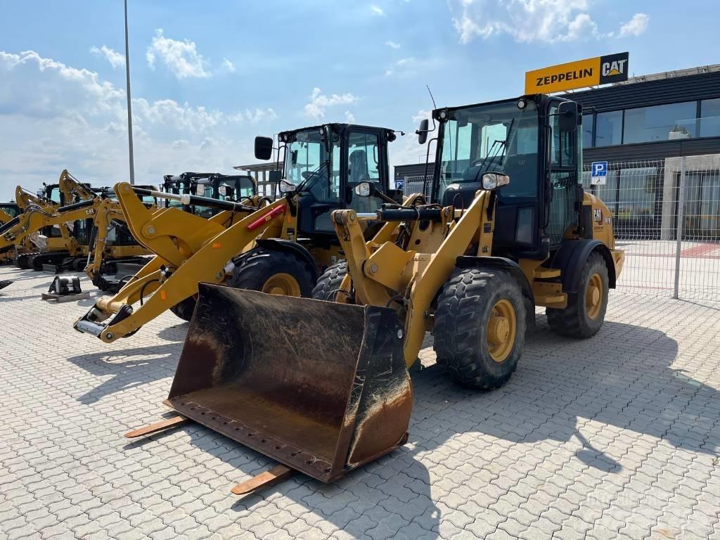 CAT 907 M Iekrāvēji uz riteņiem