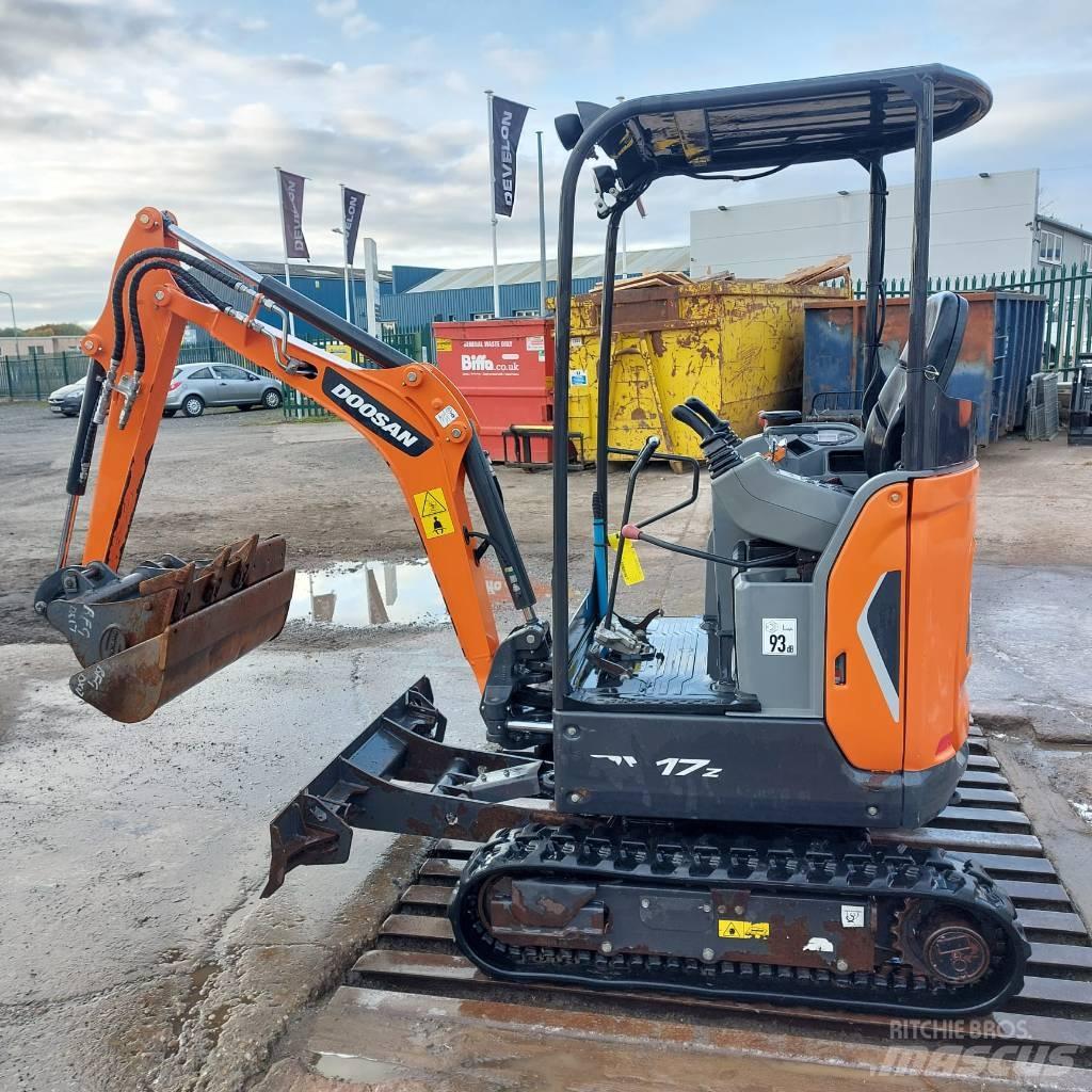 Doosan DX 17 Ekskavatori uz riteņiem