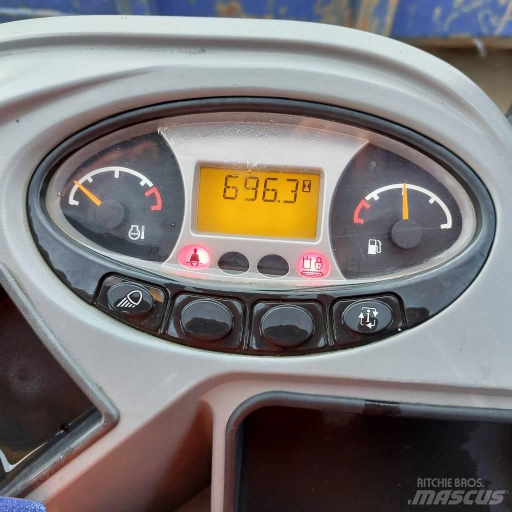 Doosan DX 17 Ekskavatori uz riteņiem