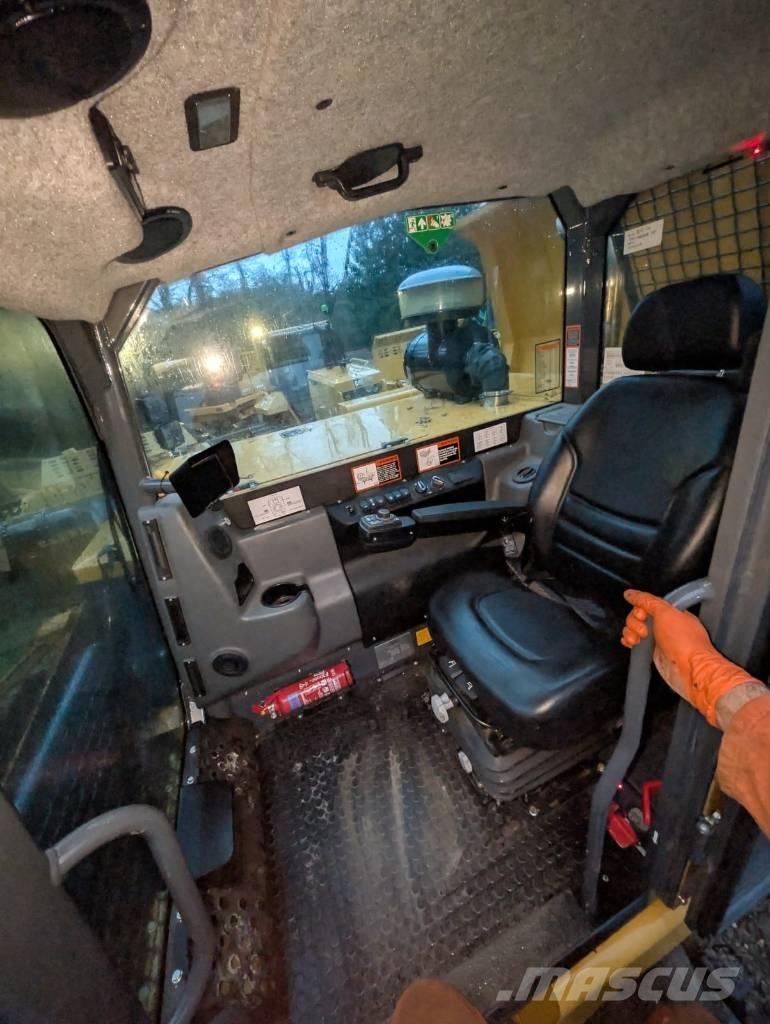 Bell TC11A Kāpurķēžu pašizkrāvējs