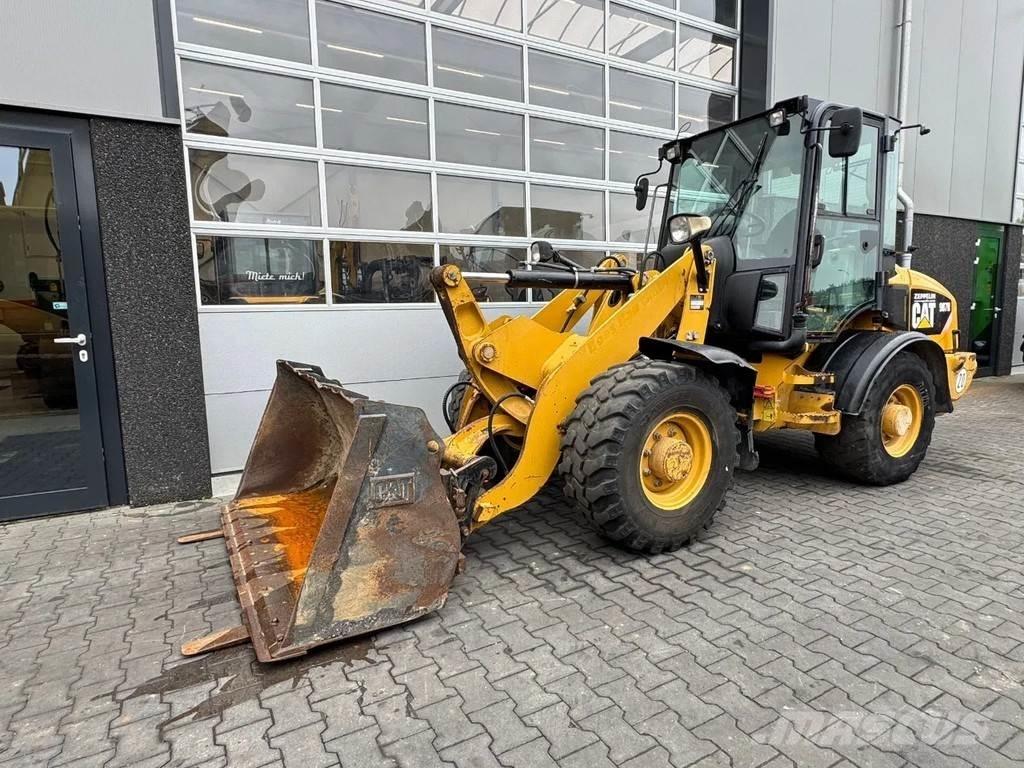 CAT 907H Iekrāvēji uz riteņiem