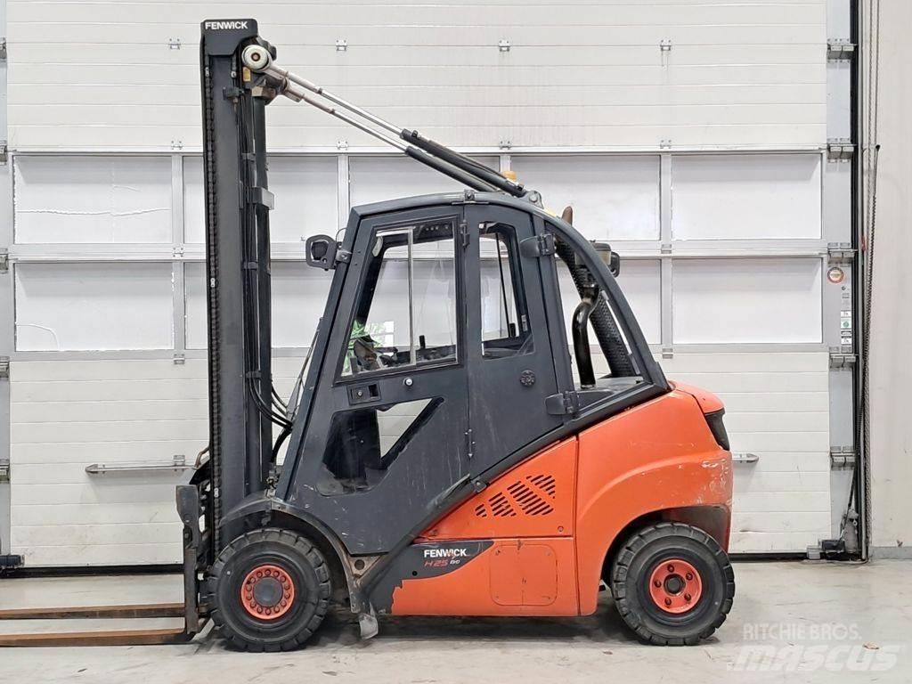 Linde H25D-02 Tehnika ar dīzeļa dzinēju