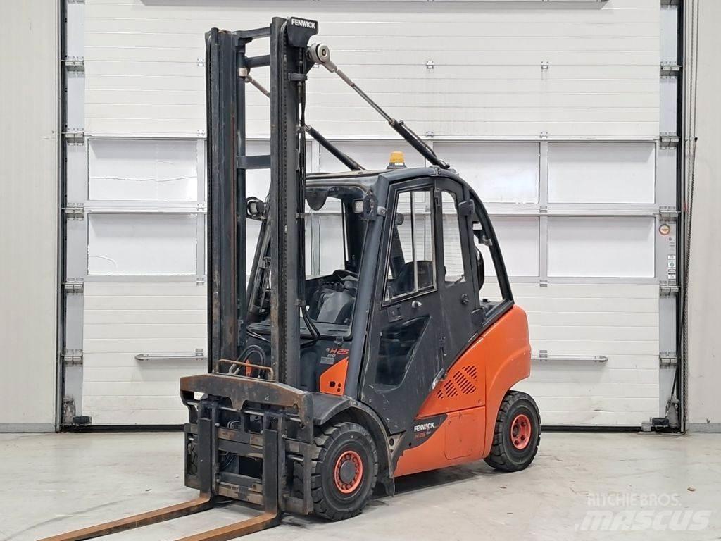 Linde H25D-02 Tehnika ar dīzeļa dzinēju