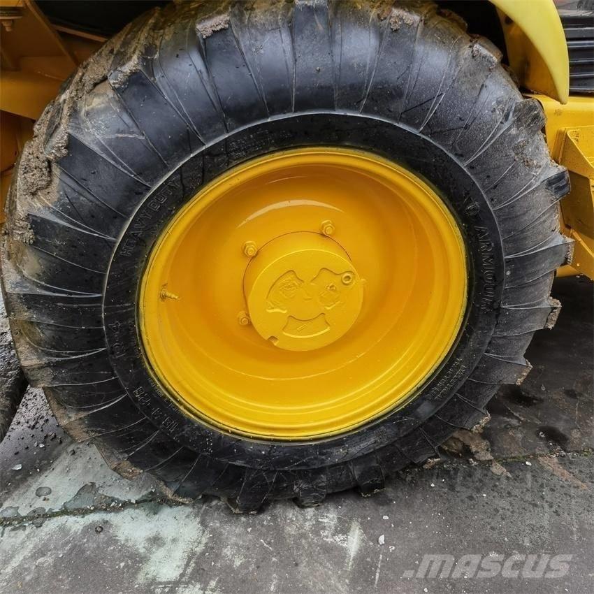 JCB 4CX Ekskavatori-iekrāvēji