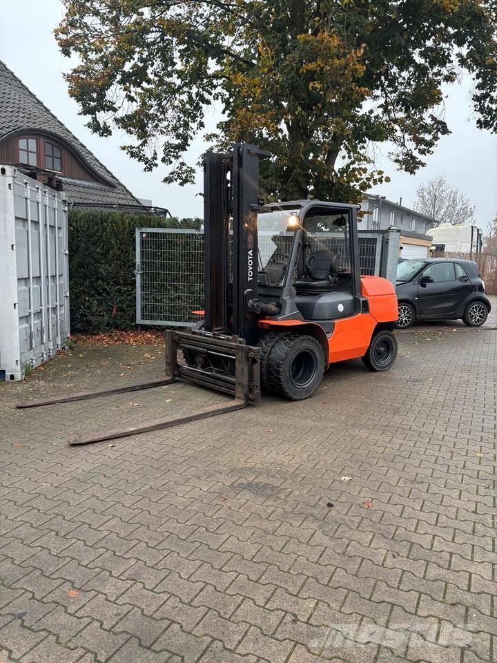 Toyota 7 FD 45 Tehnika ar dīzeļa dzinēju