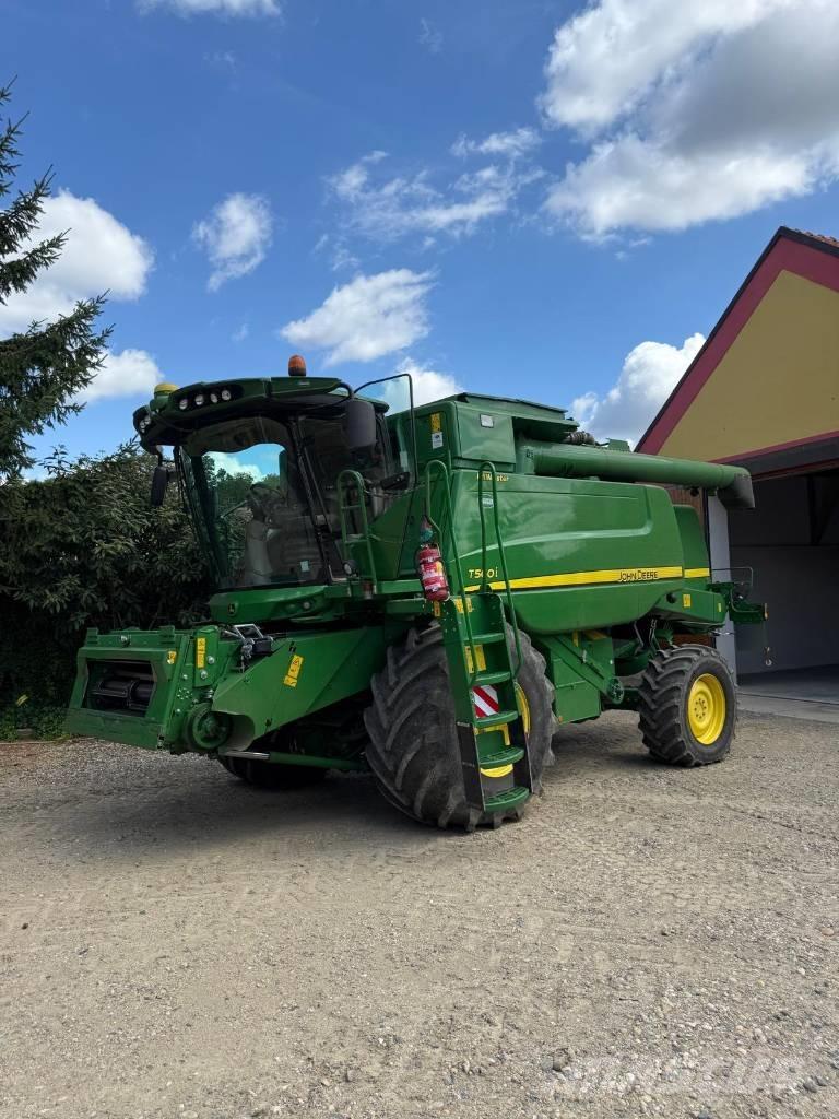 John Deere T 560 i Ražas novākšanas kombaini