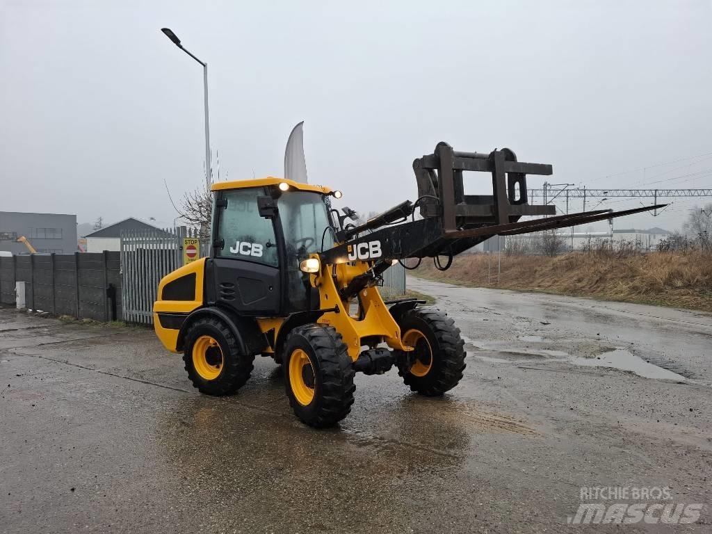 JCB 406 Iekrāvēji uz riteņiem