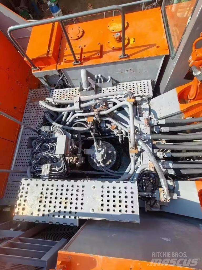 Hitachi EX 1200 Kāpurķēžu ekskavatori