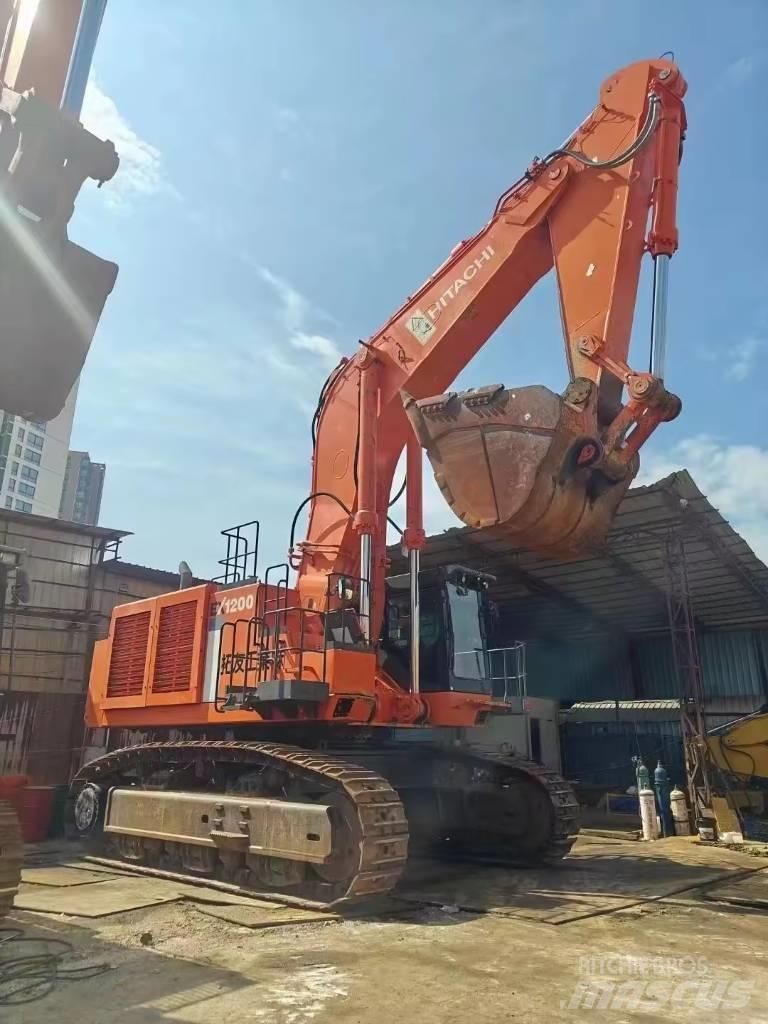 Hitachi EX 1200 Kāpurķēžu ekskavatori
