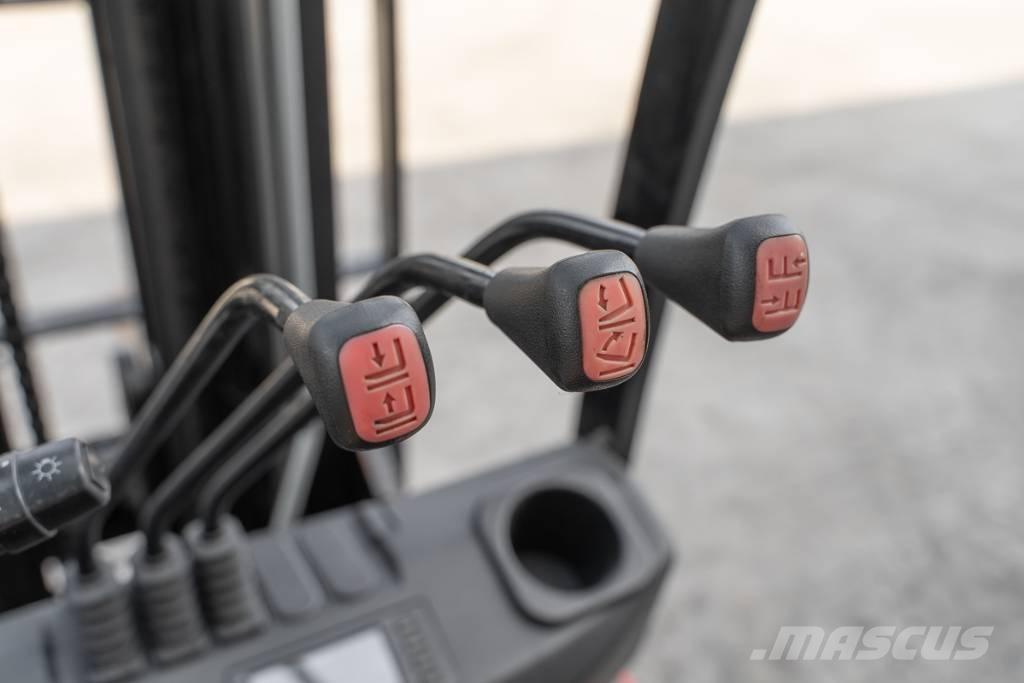 Manitou MI 25 D Tehnika ar dīzeļa dzinēju
