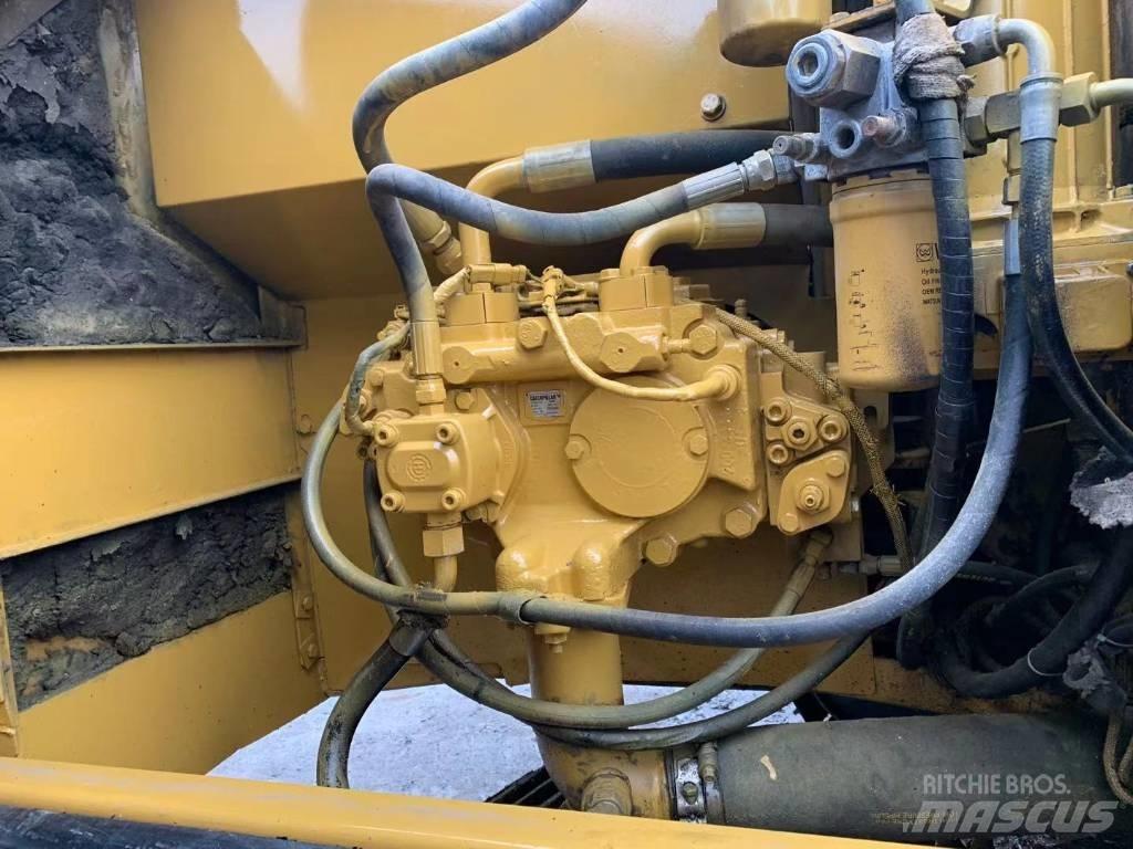 CAT 320C Kāpurķēžu ekskavatori