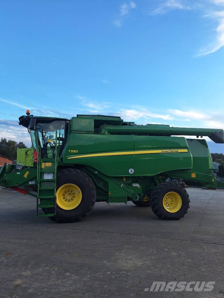 John Deere T 550 Ražas novākšanas kombaini