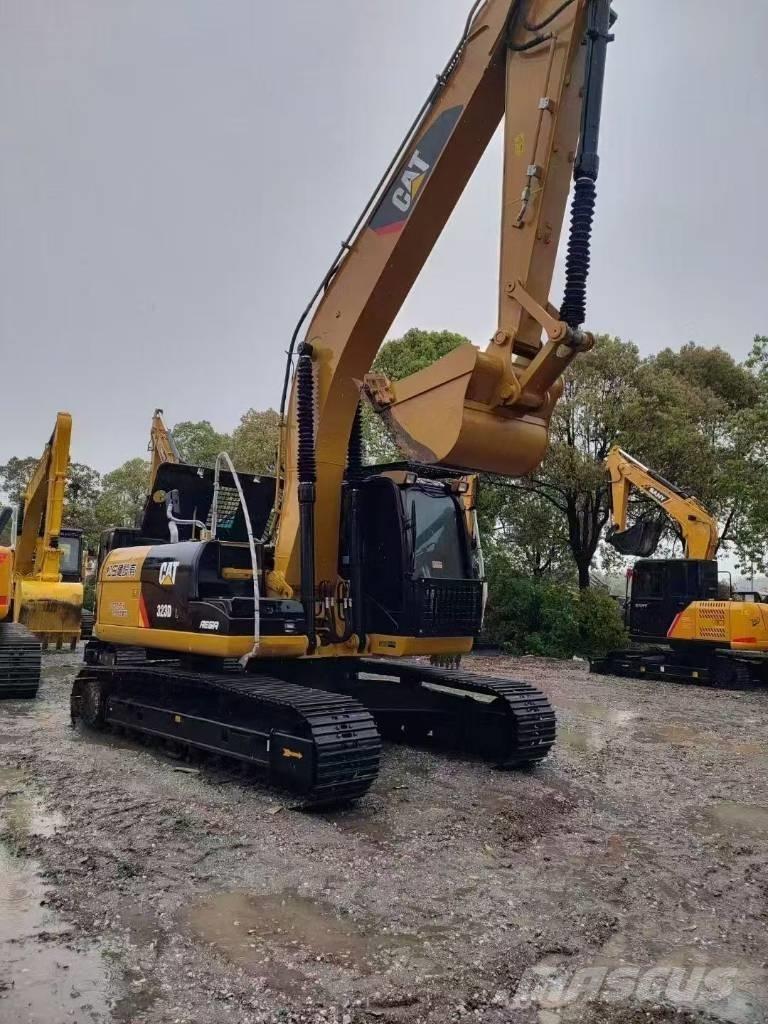 CAT 323D2 Kāpurķēžu ekskavatori