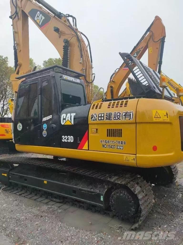 CAT 323D2 Kāpurķēžu ekskavatori