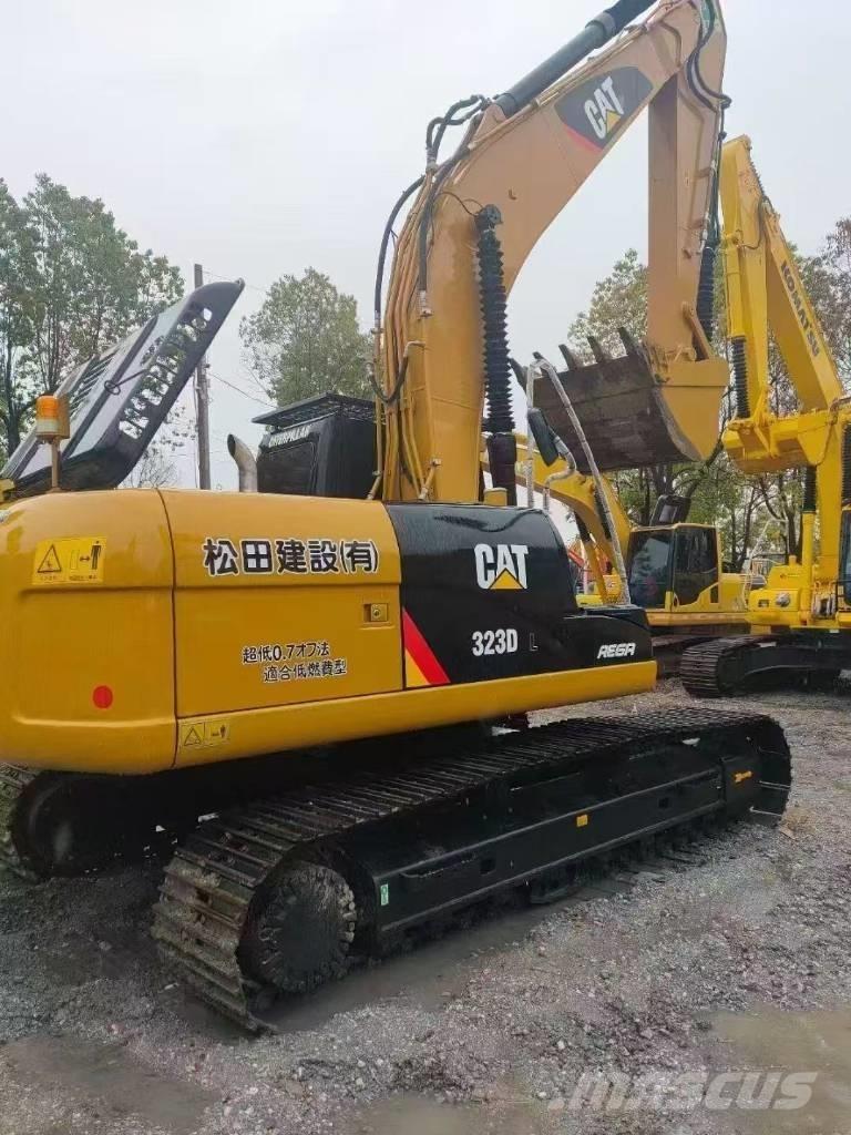 CAT 323D2 Kāpurķēžu ekskavatori