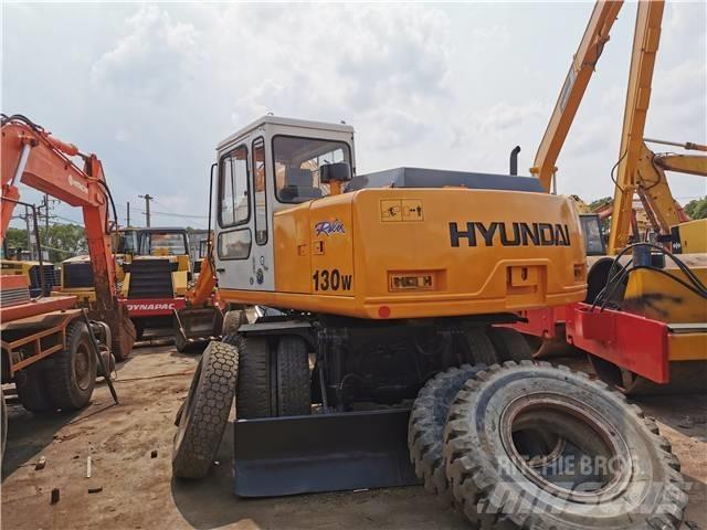 Hyundai R130WD Ekskavatori uz riteņiem
