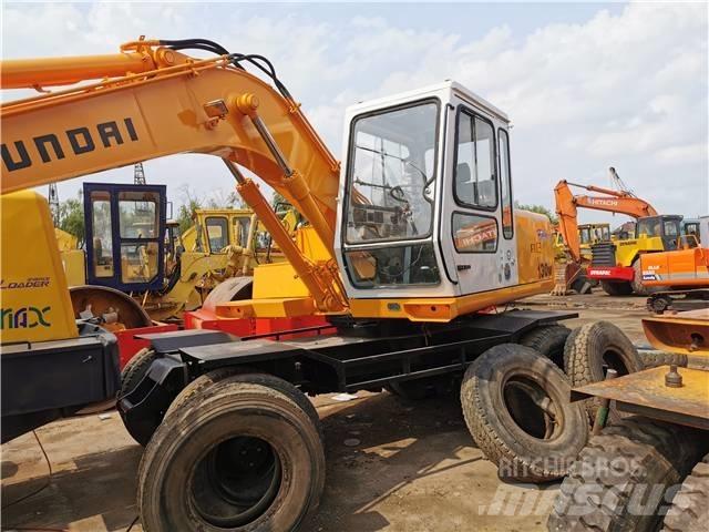 Hyundai R130WD Ekskavatori uz riteņiem