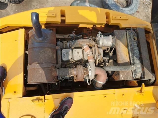 Hyundai R130WD Ekskavatori uz riteņiem