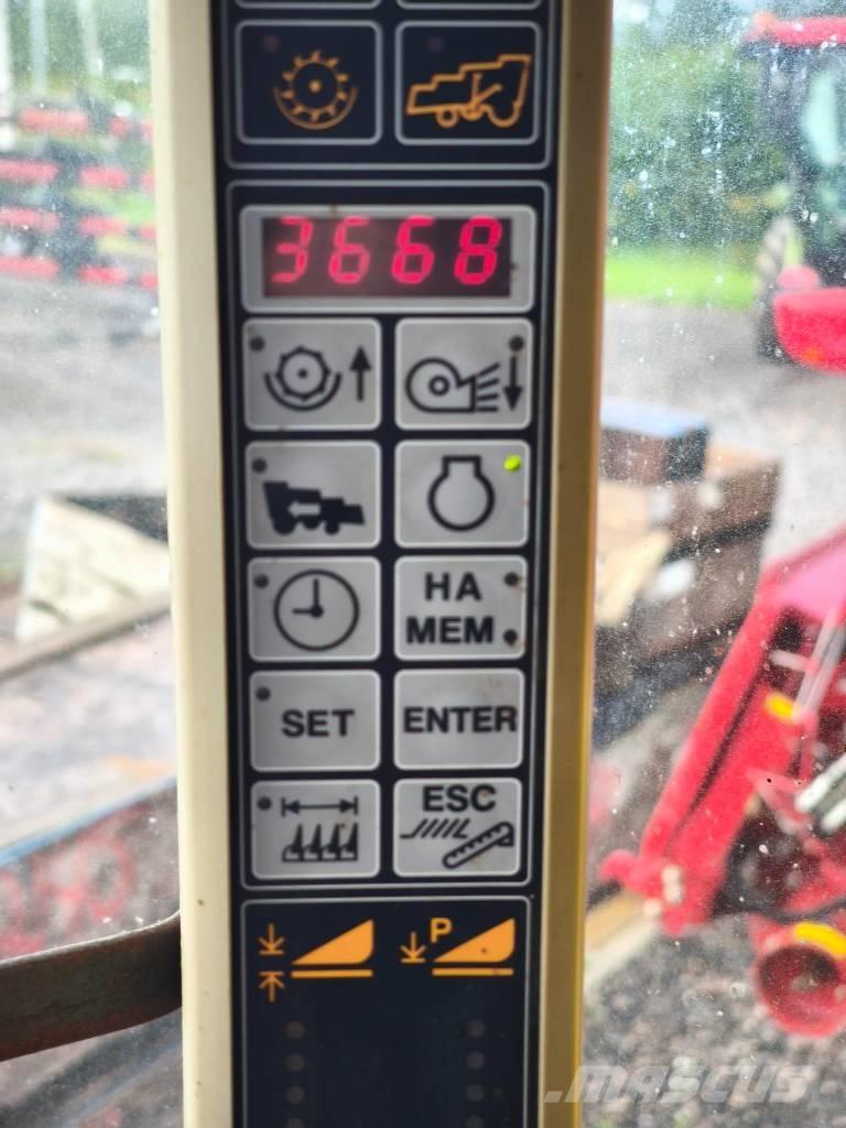 New Holland CS 6080 Ražas novākšanas kombaini