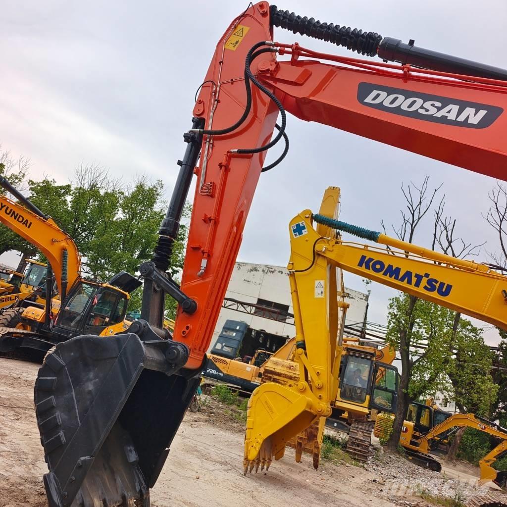 Doosan DX 225 LC Kāpurķēžu ekskavatori