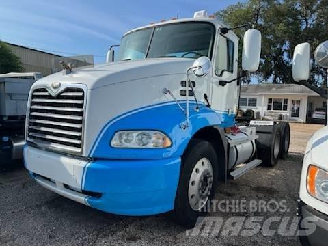 Mack CXN613 Vilcēji