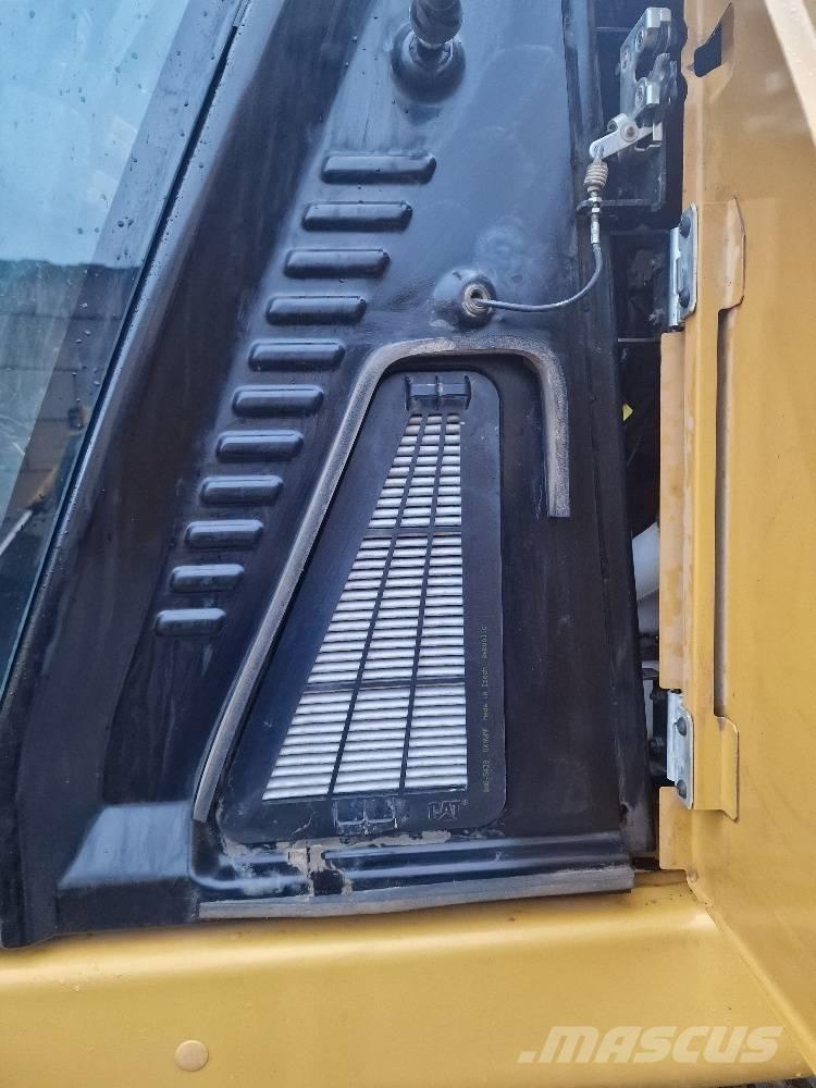CAT 323 Kāpurķēžu ekskavatori
