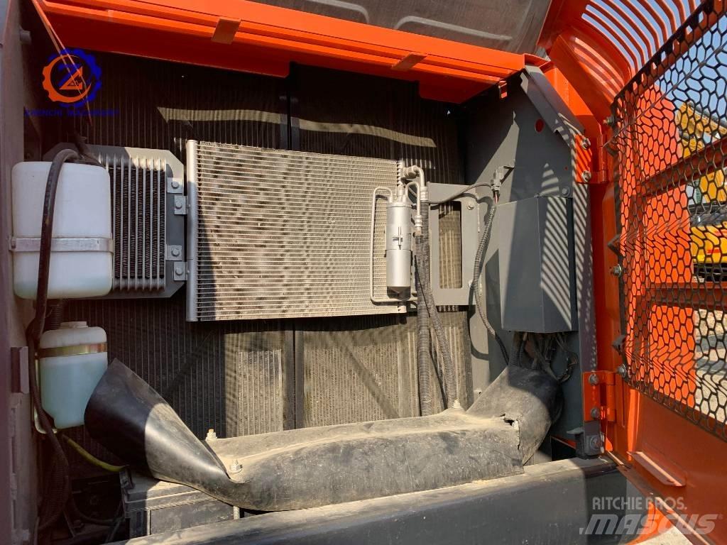 Hitachi ZX 240 Kāpurķēžu ekskavatori
