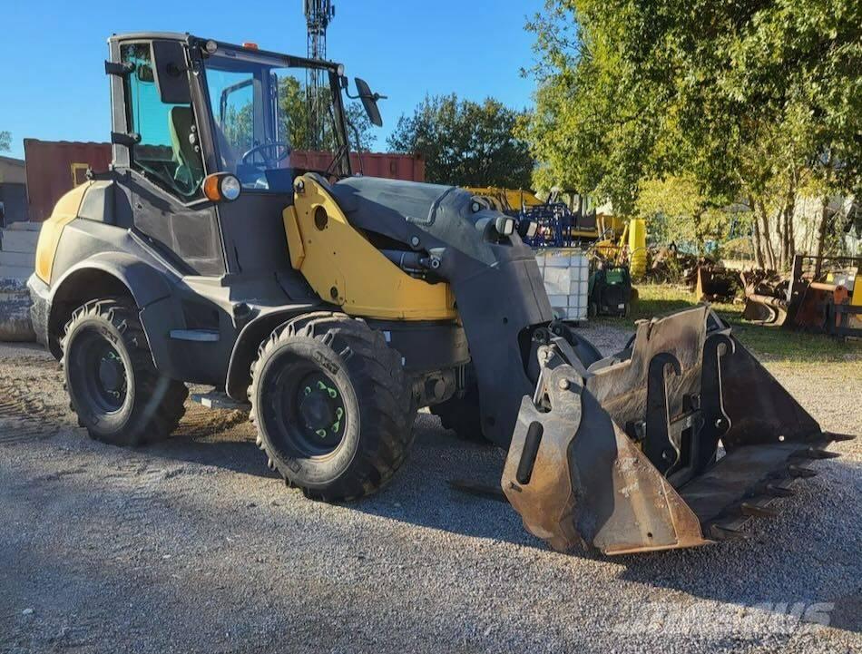 Mecalac AS 700 Iekrāvēji uz riteņiem