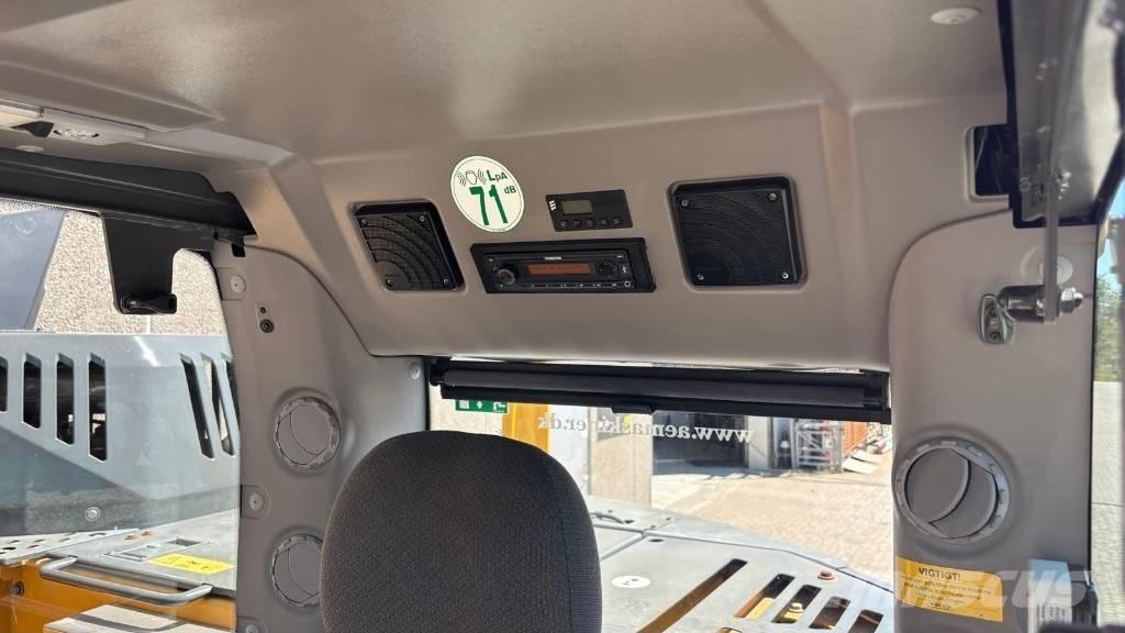 Volvo ECR 235 EL Kāpurķēžu ekskavatori