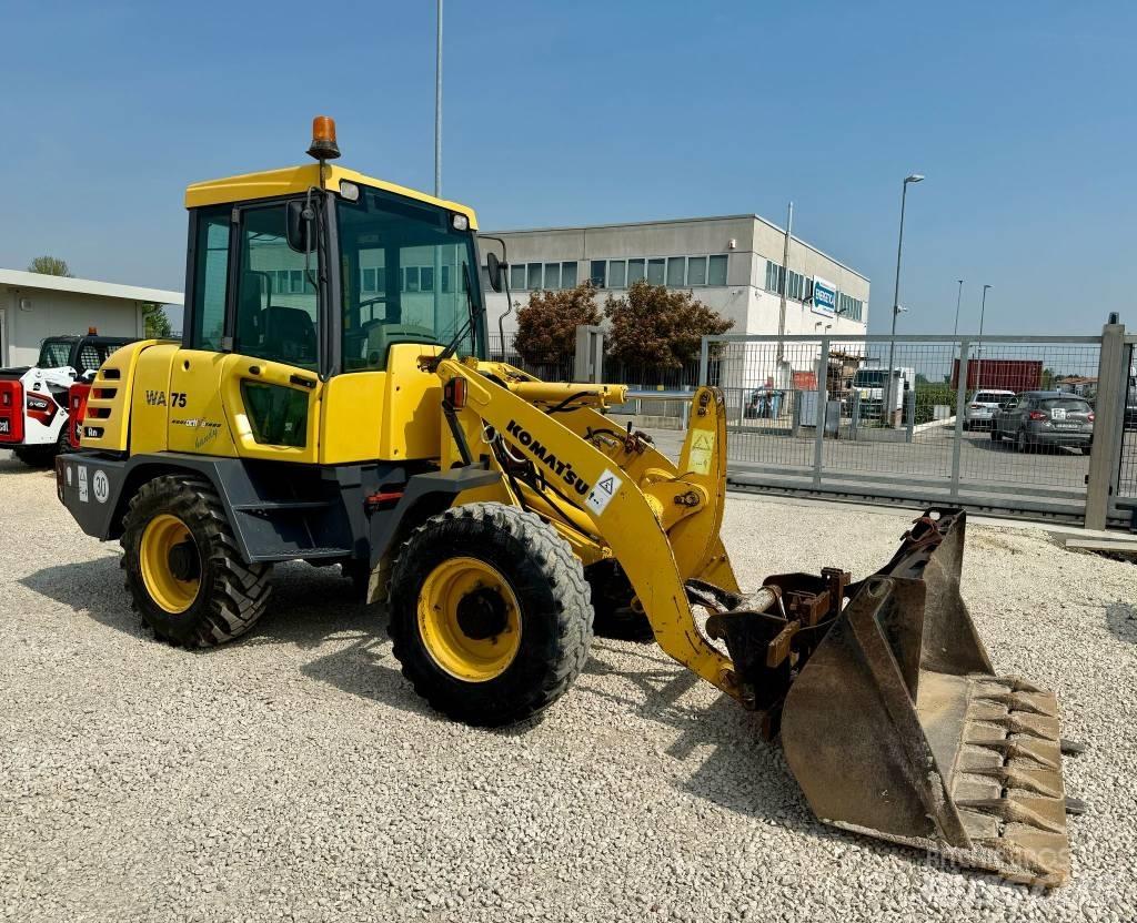 Komatsu WA 75 Iekrāvēji uz riteņiem