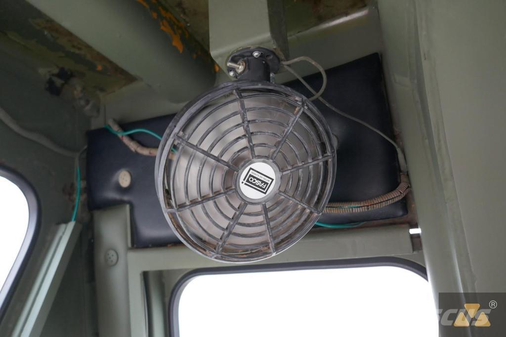 CAT D7G Ex-army Kāpurķēžu buldozeri