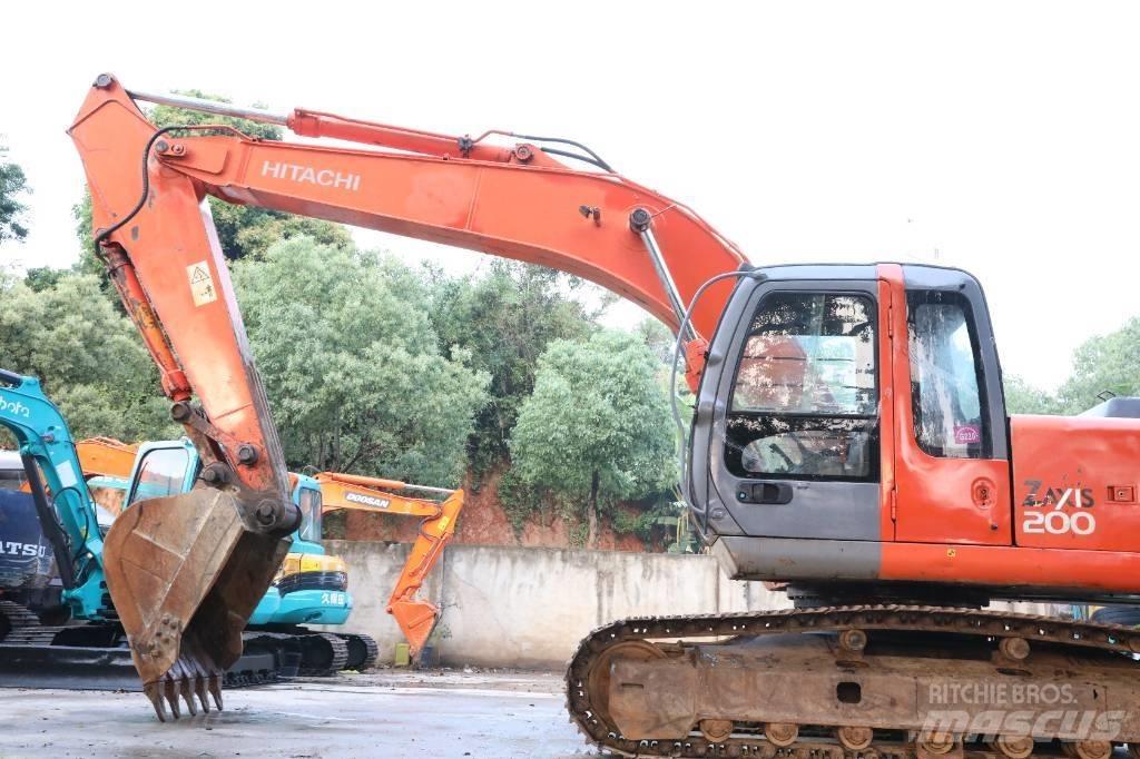 Hitachi ZX 200 LC-3 Kāpurķēžu ekskavatori