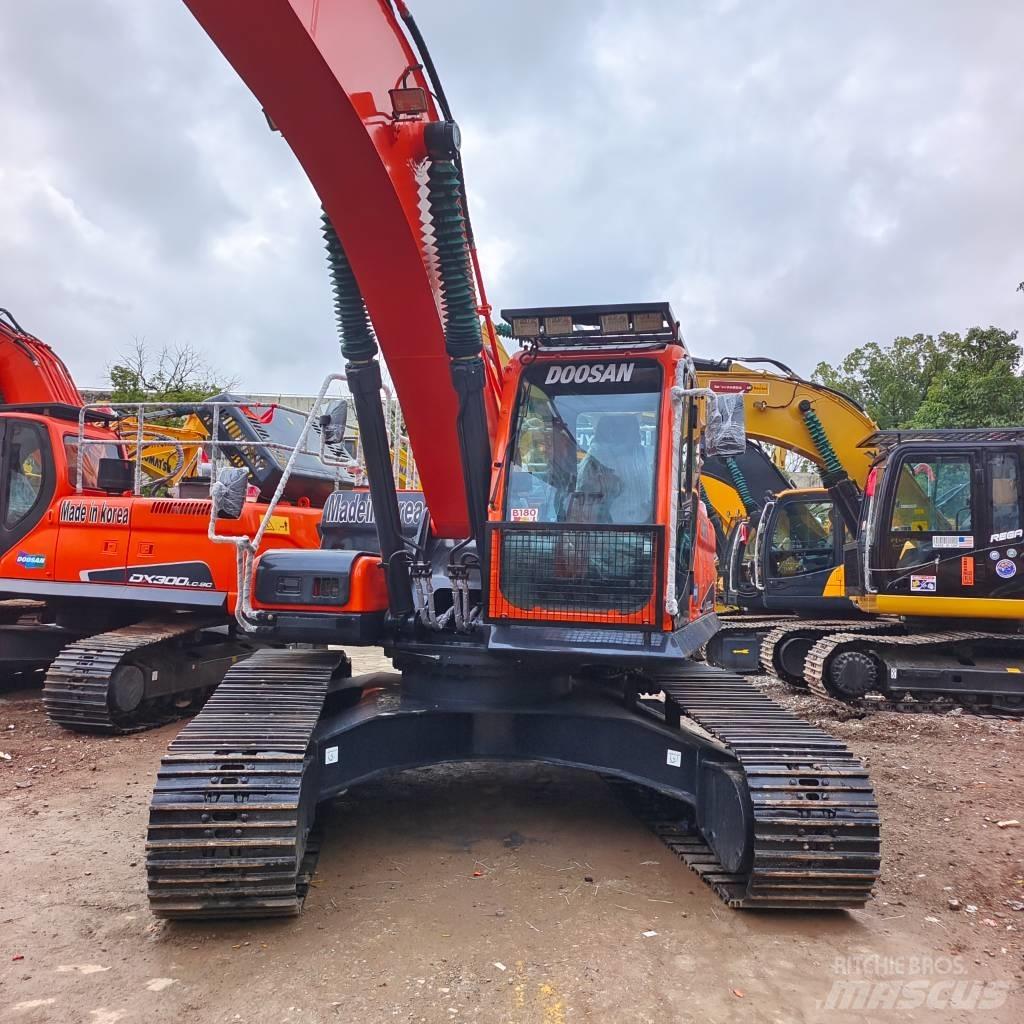 Doosan DX 300 LC Kāpurķēžu ekskavatori